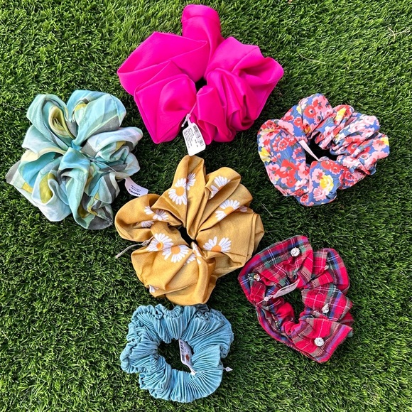 Claire\'s Vibrant Hair Scrunchies Lots Set - Pink, Blue, Yellow, Red